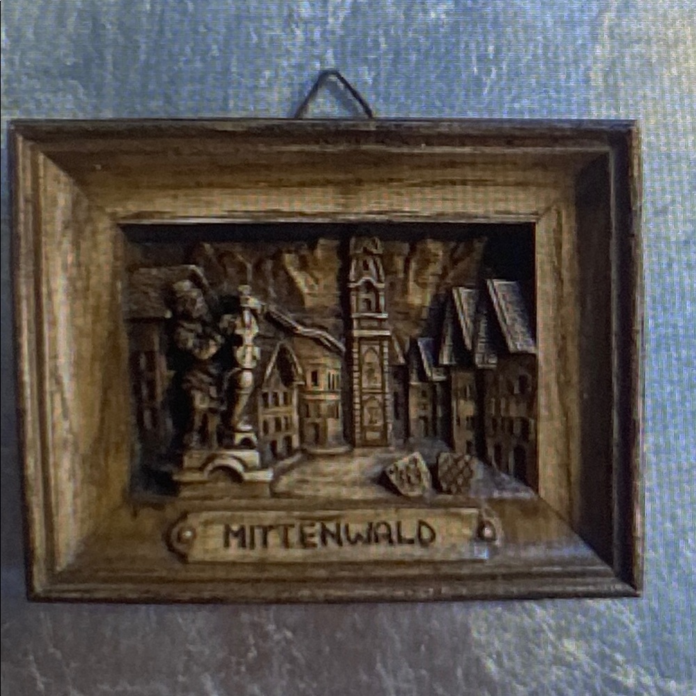 Resin Mittenwald Wall Art 4" x 4